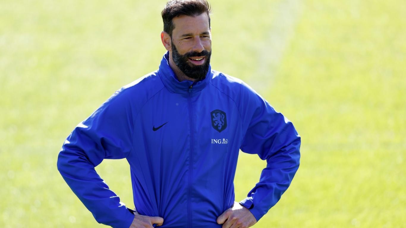 足球免费直播在线观看免费-官方：范尼斯特鲁伊出任荷兰队助教，将随队备战世界杯